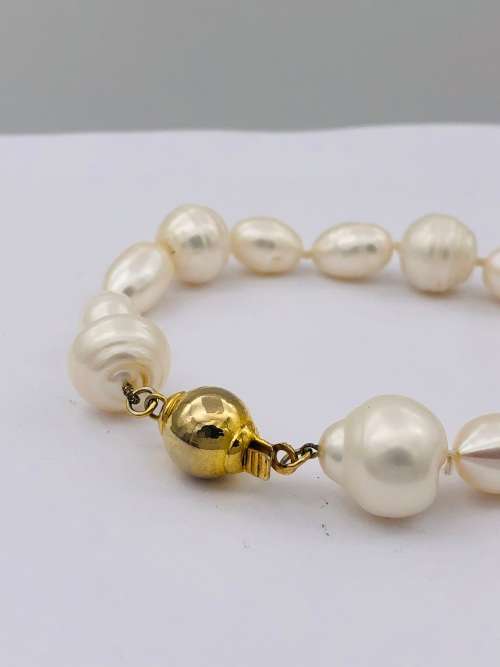 *9CT GOLD SALTWATER PEARL BRACELET* BID FROM R1!