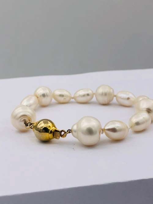 *9CT GOLD SALTWATER PEARL BRACELET* BID FROM R1!