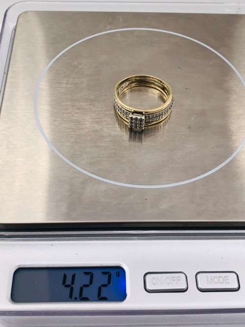 *9CT TWO-TONE DIAMOND CHEQERED RING* 0.31CT DIA!