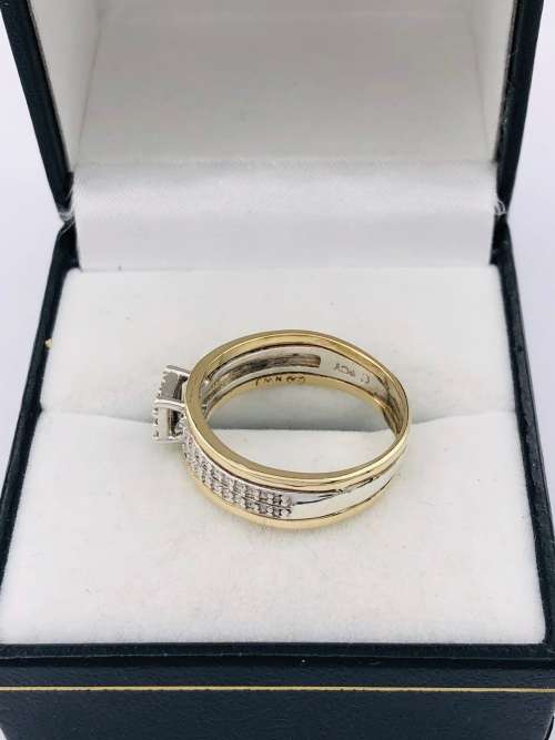*9CT TWO-TONE DIAMOND CHEQERED RING* 0.31CT DIA!