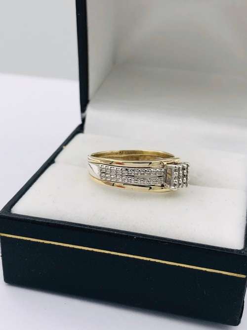 *9CT TWO-TONE DIAMOND CHEQERED RING* 0.31CT DIA!