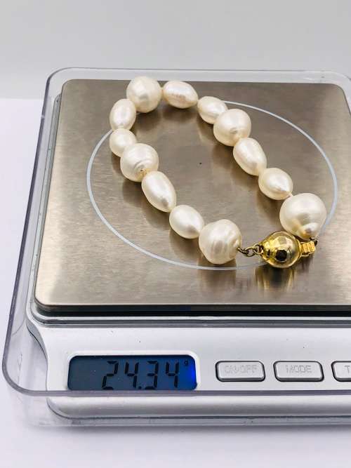 *9CT GOLD SALTWATER PEARL BRACELET* BID FROM R1!