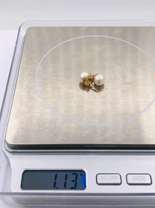 *9CT GOLD PEARL EARRINGS* R1 BIDS