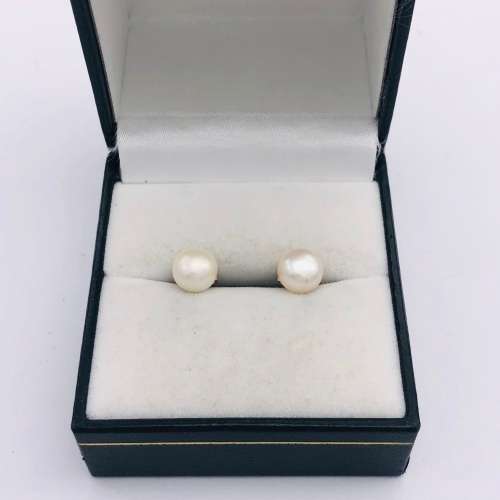 *9CT GOLD PEARL EARRINGS* R1 BIDS