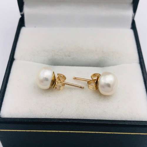 *9CT GOLD PEARL EARRINGS* R1 BIDS