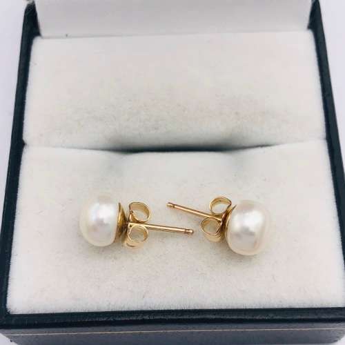 *9CT GOLD PEARL EARRINGS* R1 BIDS