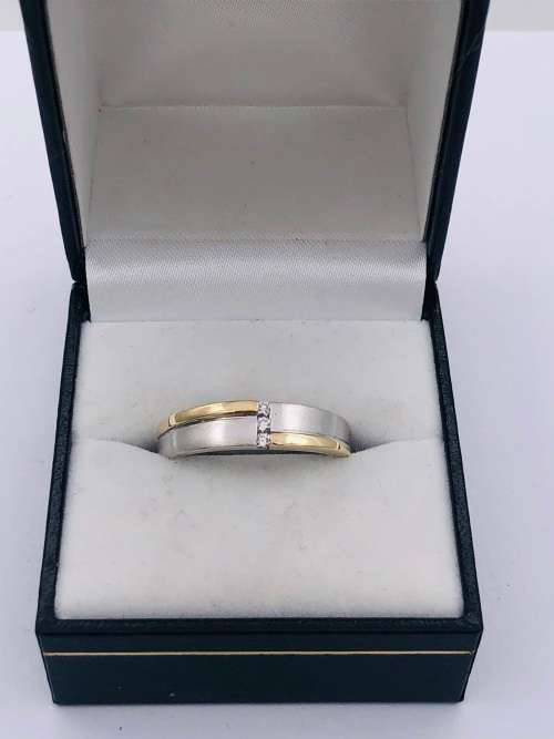 *9CT GOLD TWO TONE DIAMOND MENS RING* R1 BIDS