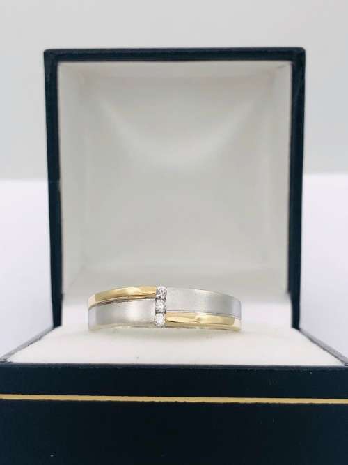 *9CT GOLD TWO TONE DIAMOND MENS RING* R1 BIDS
