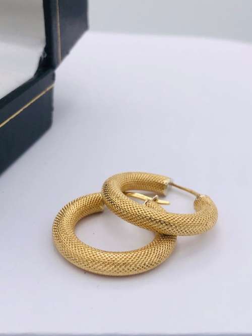 *18CT THICK SNAKESKIN GOLD HOOP EARRINGS* R1 BIDS!