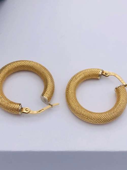 *18CT THICK SNAKESKIN GOLD HOOP EARRINGS* R1 BIDS!