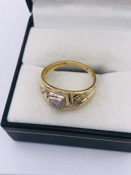 *9CT TWO-TONE GOLD CLUSTER RING* R1 BIDS