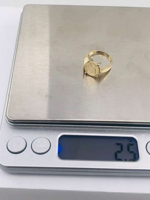 *9CT GOLD COIN RING *(RETAIL R18000)* STATEMENT PIECE