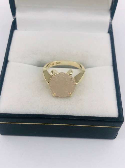 *9CT GOLD COIN RING *(RETAIL R18000)* STATEMENT PIECE