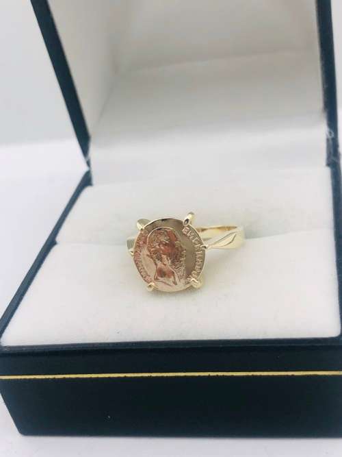 *9CT GOLD COIN RING *(RETAIL R18000)* STATEMENT PIECE