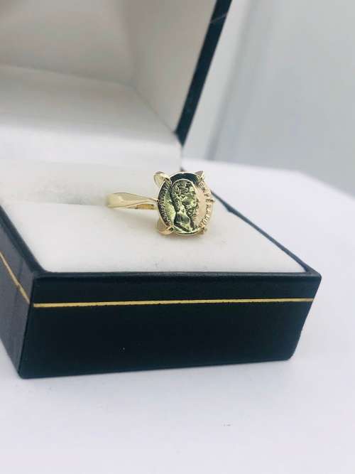 *9CT GOLD COIN RING *(RETAIL R18000)* STATEMENT PIECE