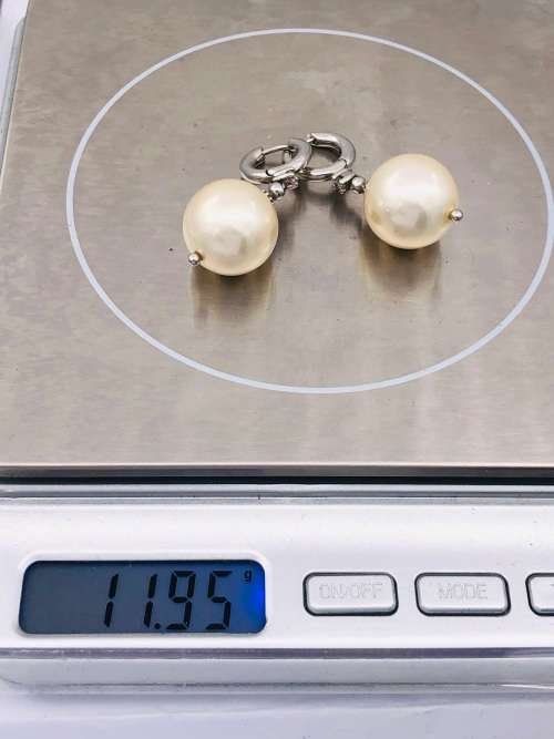 *9CT WHITE GOLD PEARL EARRINGS* R1 BIDS