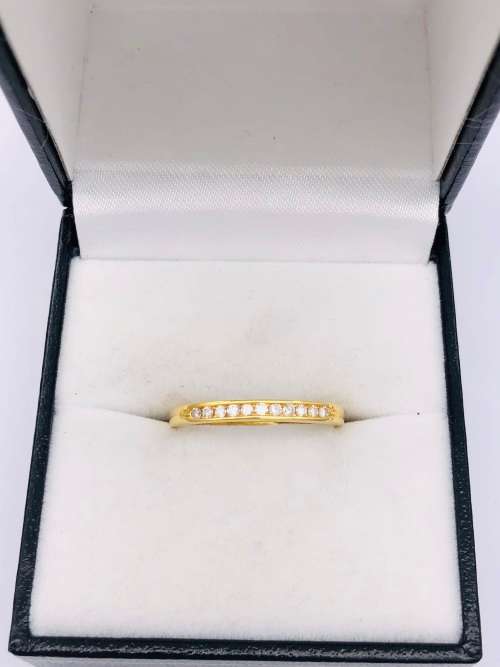 *18CT GOLD DIAMOND ETERNITY RING* 0.20CT OF DIAMONDS!