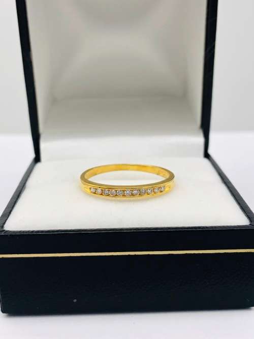 *18CT GOLD DIAMOND ETERNITY RING* 0.20CT OF DIAMONDS!