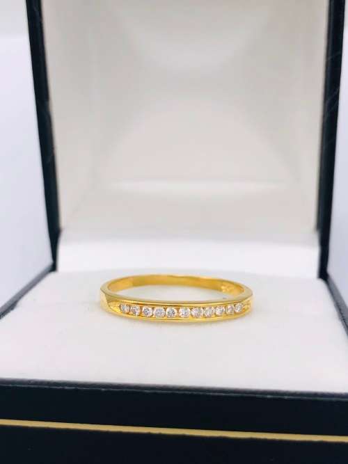 *18CT GOLD DIAMOND ETERNITY RING* 0.20CT OF DIAMONDS!