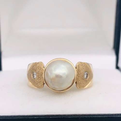 *9CT GOLD LARGE PEARL RING* R1 BIDS!