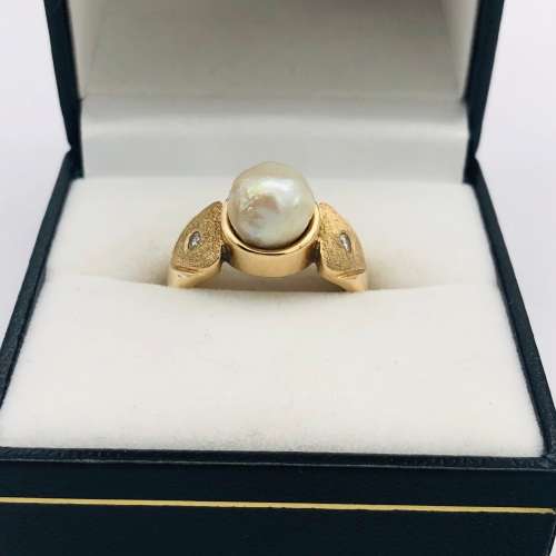 *9CT GOLD LARGE PEARL RING* R1 BIDS!
