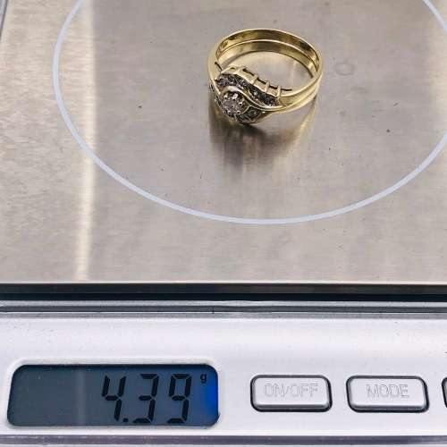 *9CT SWIRL DIAMOND RING* R1 BIDS!