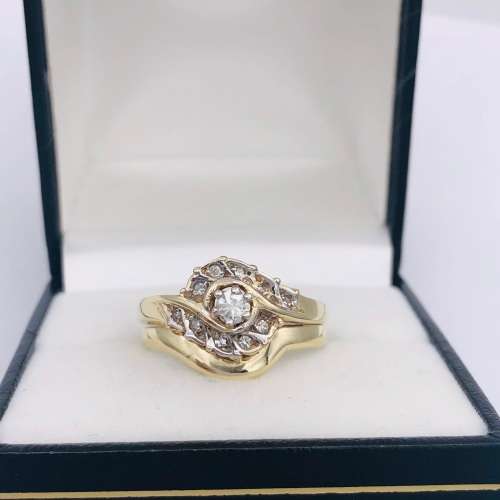 *9CT SWIRL DIAMOND RING* R1 BIDS!
