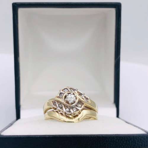 *9CT SWIRL DIAMOND RING* R1 BIDS!