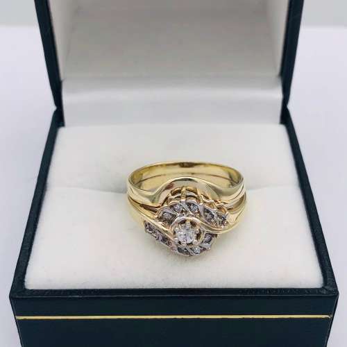 *9CT SWIRL DIAMOND RING* R1 BIDS!