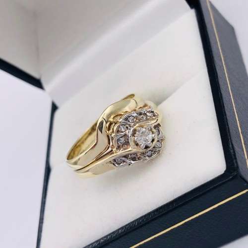 *9CT SWIRL DIAMOND RING* R1 BIDS!