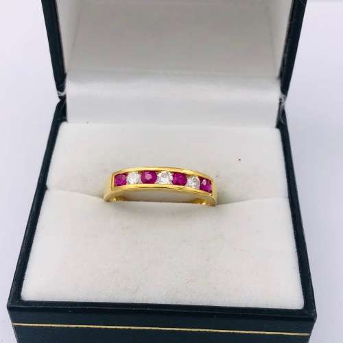 *9CT GOLD DIAMOND & RUBY RING* R1 BIDS!