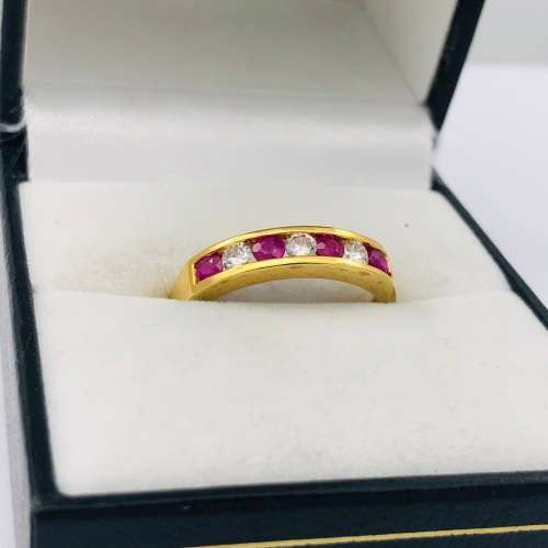 *9CT GOLD DIAMOND & RUBY RING* R1 BIDS!