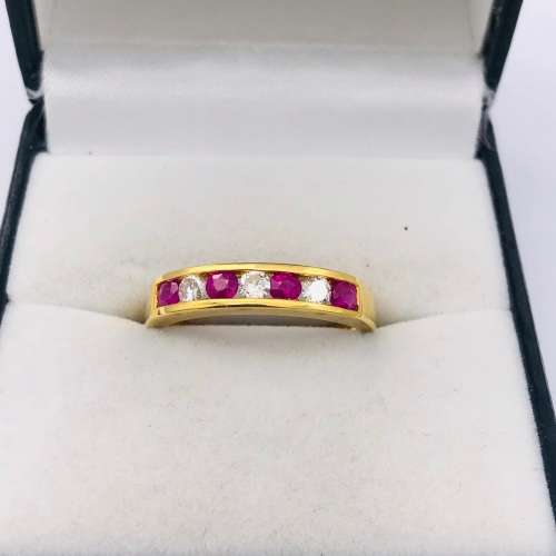*9CT GOLD DIAMOND & RUBY RING* R1 BIDS!