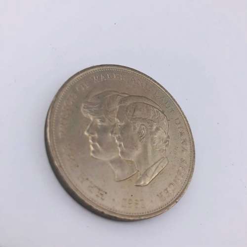 *1981 LADY DIANA & PRINCE OF WALES COIN* COLLECTORS SILVER!