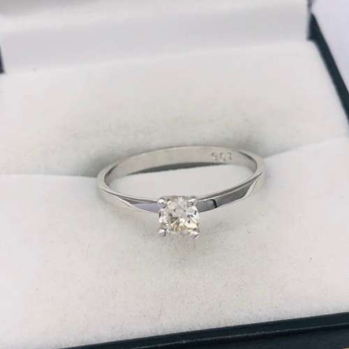 *9CT WHITE GOLD DIAMOND RING* 0.29CT DIAMOND!