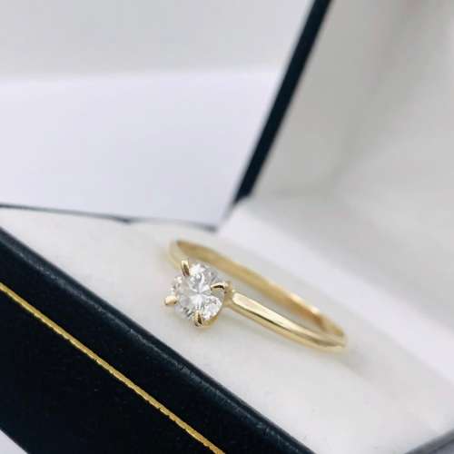 *0.52CT DIAMOND RING* BEAUTIFUL VS DIAMOND!