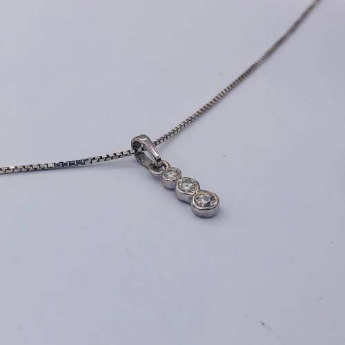 *9CT WHITE GOLD DIAMOND PENDANT* R1 BIDS