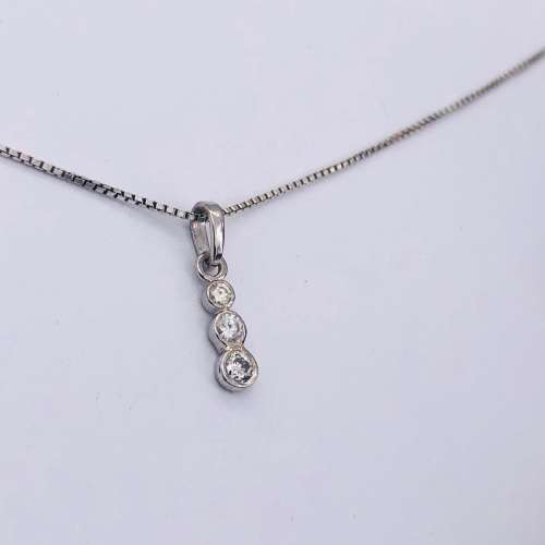 *9CT WHITE GOLD DIAMOND PENDANT* R1 BIDS