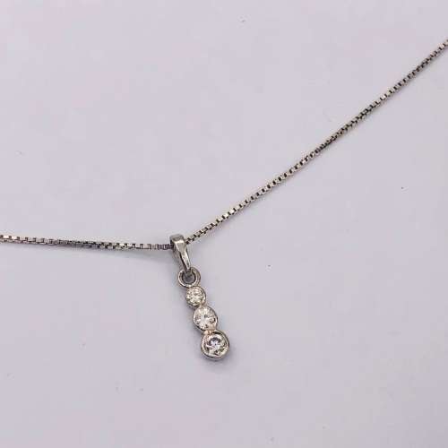 *9CT WHITE GOLD DIAMOND PENDANT* R1 BIDS
