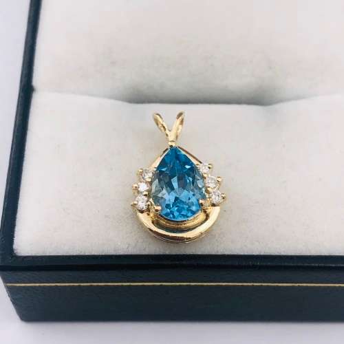 *9CT GOLD TOURMALINE PENDANT* R1 BIDS