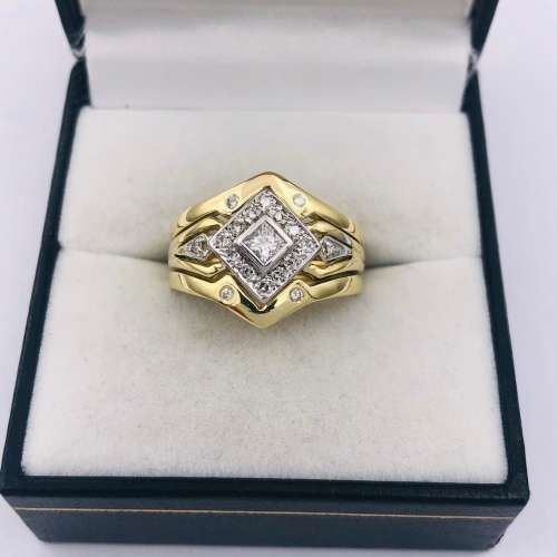 *18CT GOLD 0.60CT CLUSTER DIAMOND RING* R1 BIDS!