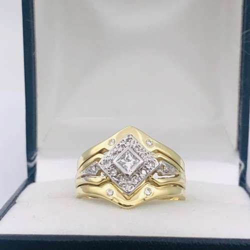 *18CT GOLD 0.60CT CLUSTER DIAMOND RING* R1 BIDS!