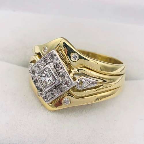 *18CT GOLD 0.60CT CLUSTER DIAMOND RING* R1 BIDS!