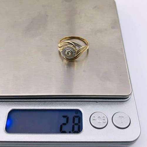 *9CT SWIRL DIAMOND RING* R1 BIDS!