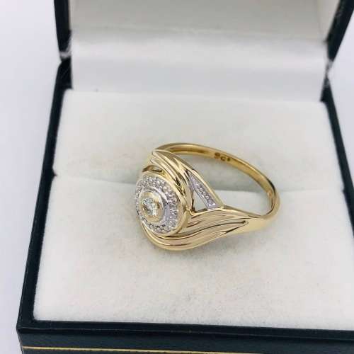 *9CT SWIRL DIAMOND RING* R1 BIDS!
