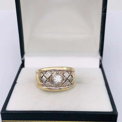 *9CT GOLD DIAMOND BASKET CYCLOPS RING* R1 BIDS!