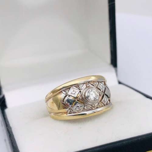 *9CT GOLD DIAMOND BASKET CYCLOPS RING* R1 BIDS!