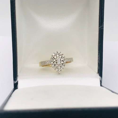 *9CT GOLD DIAMOND PEAR CLUSTER RING* R1 BIDS!