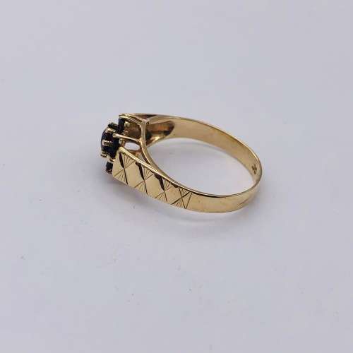 *9CT GOLD GARNET CLUSTER RING* R1 BIDS!