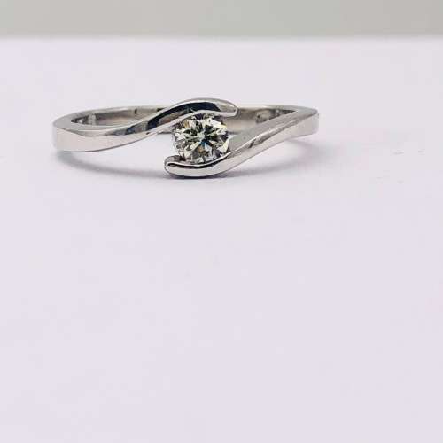 *9CT WHITE GOLD 0.30CT DIAMOND RING* R1 BIDS!